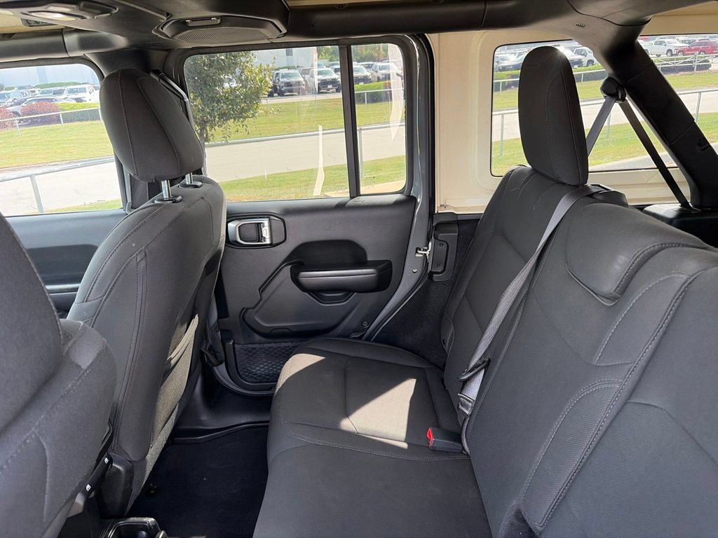 Used 2018 Jeep Wrangler Unlimited Sport S AWD/4WD image 37