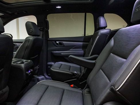 Used 2025 Buick Enclave Sport Touring w/ Power Package image 19