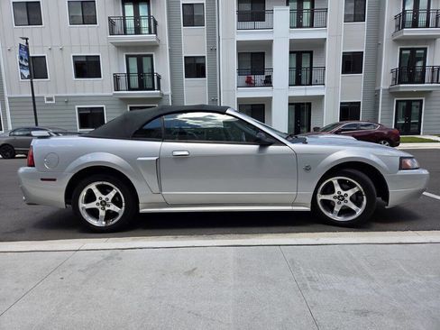 Used 2004 Ford Mustang GT RWD image 9