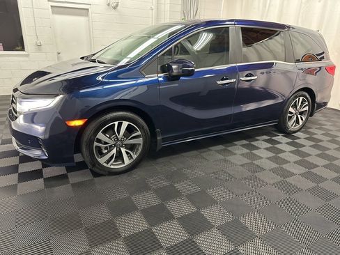 Used 2024 Honda Odyssey Touring image 2