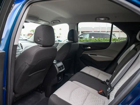 Used 2021 Chevrolet Equinox LT FWD image 18