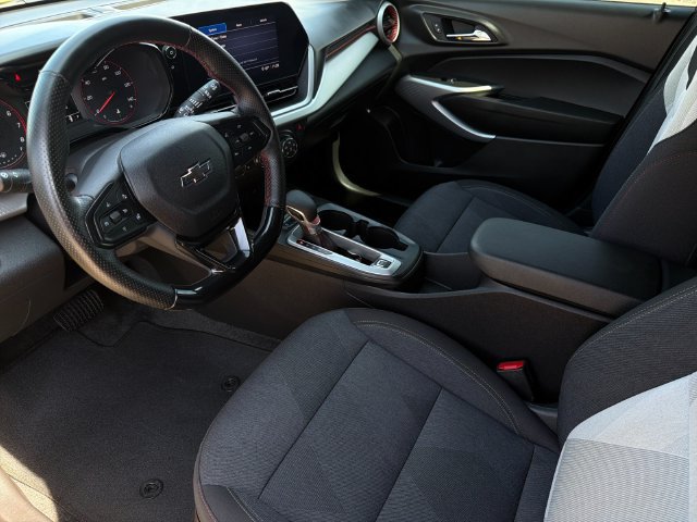 Used 2024 Chevrolet Trax RS FWD image 11