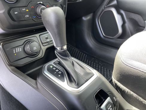 Used 2023 Jeep Renegade Latitude AWD/4WD image 24