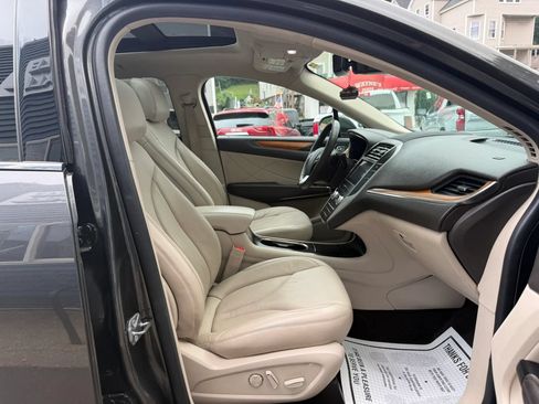 Used 2019 Lincoln MKC Select w/ Select Plus Package AWD/4WD image 14