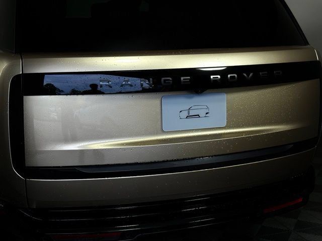 New 2026 Land Rover Range Rover Long Wheelbase SE AWD/4WD image 16