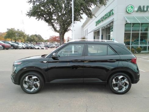 Used 2022 Hyundai Venue SEL w/ Cargo Package image 10