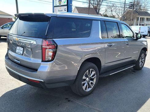 Used 2022 Chevrolet Suburban LS w/ Driver Alert Package AWD/4WD image 5
