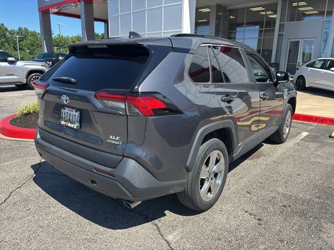 Used 2021 Toyota RAV4 XLE Premium AWD/4WD image 5