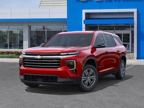 New 2027 Chevrolet Traverse LT w/ LPO, Floor Liner Package FWD image 6