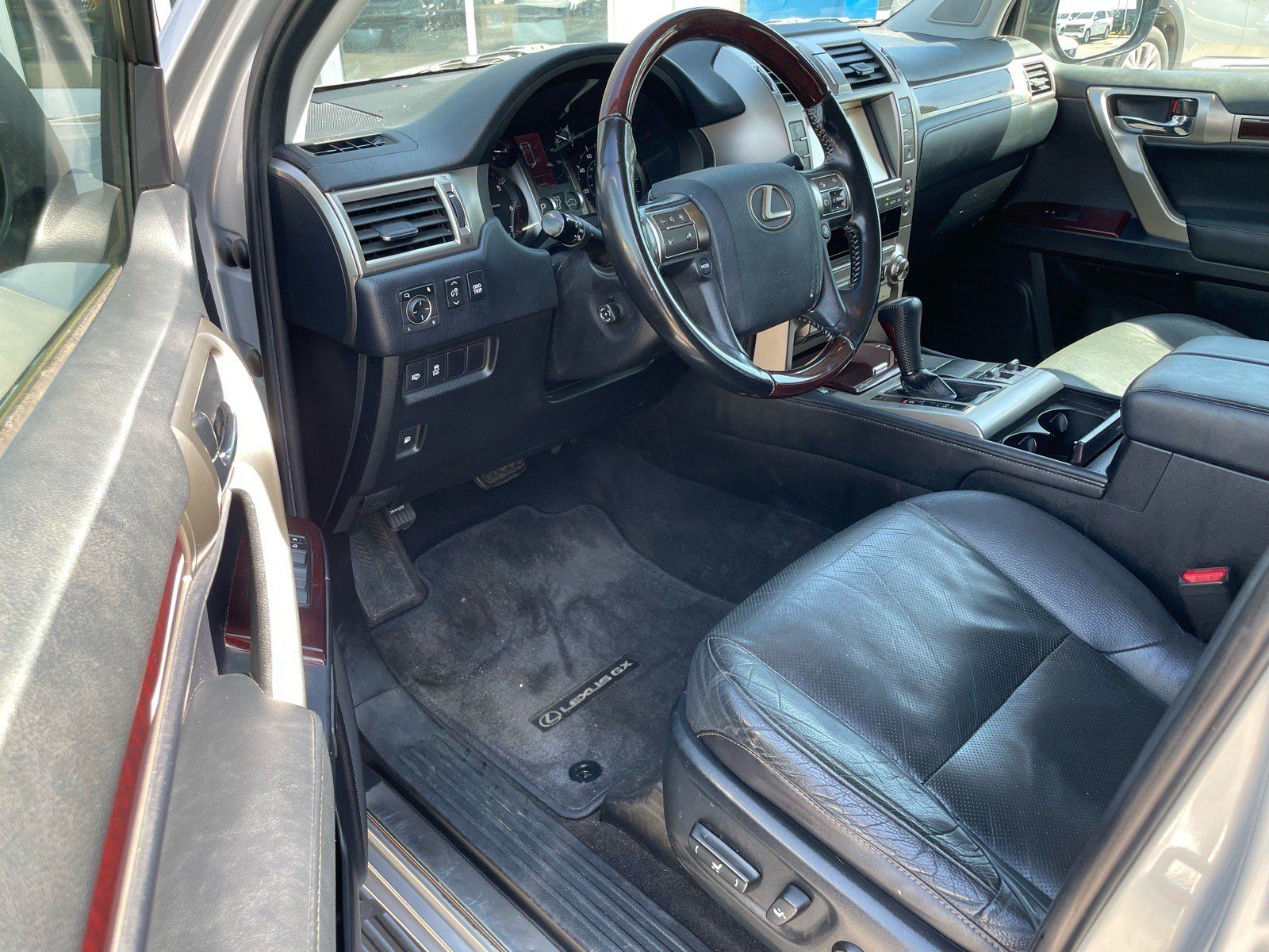Used 2018 Lexus GX 460 Premium w/ Premium Package AWD/4WD image 4