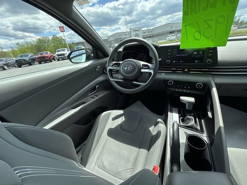 Used 2023 Hyundai Elantra SEL FWD image 15