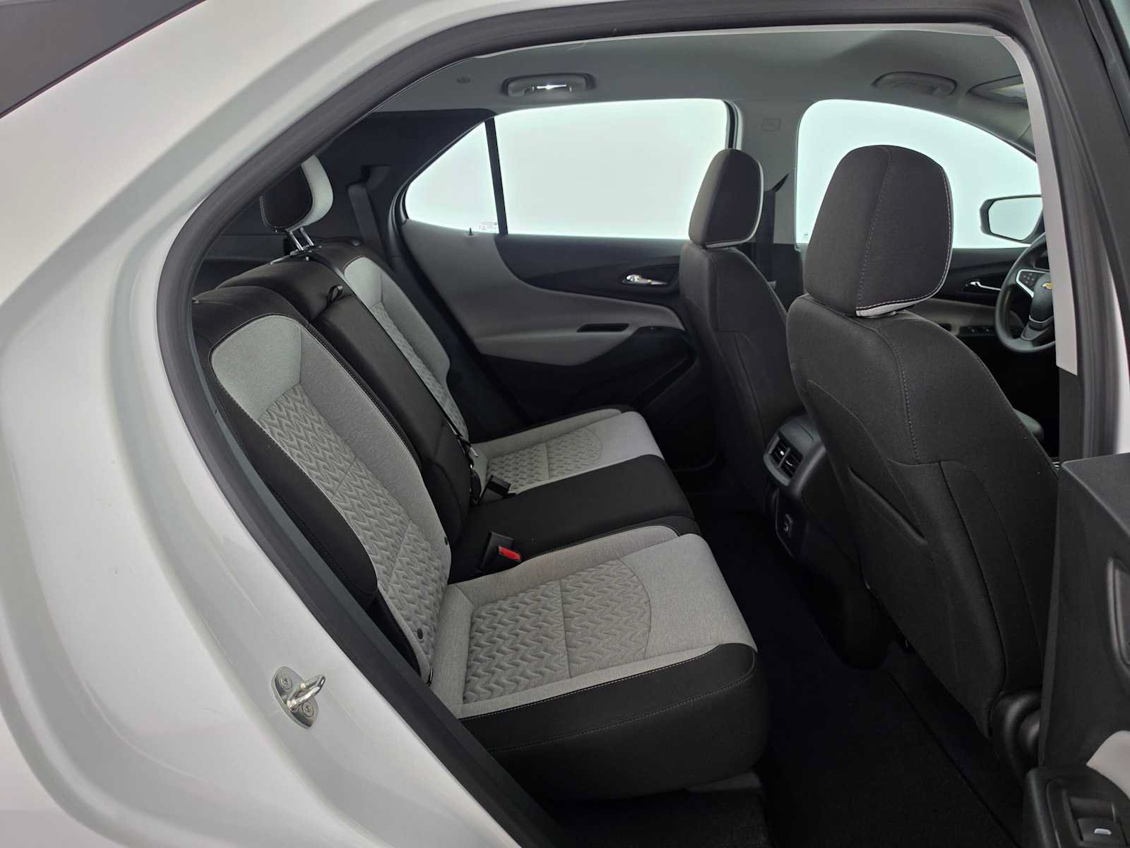 Used 2023 Chevrolet Equinox LS FWD image 12