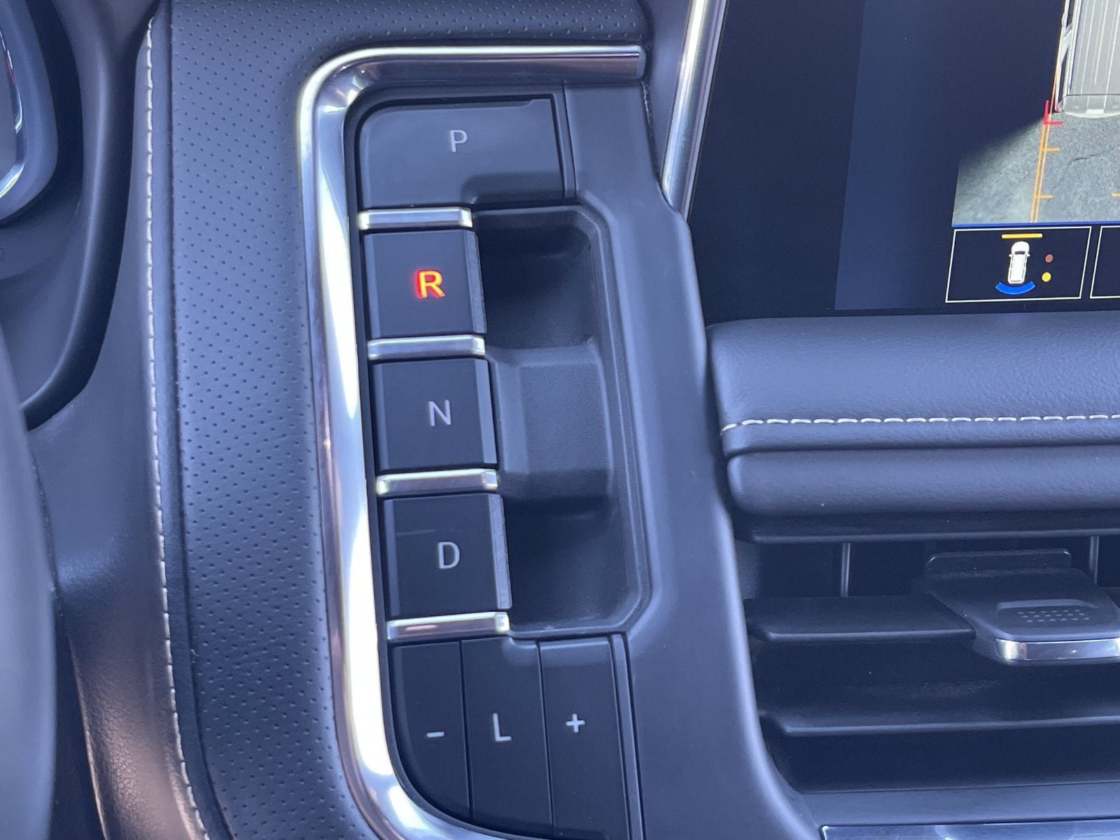 Used 2024 Chevrolet Tahoe Premier w/ Premium Package AWD/4WD image 33