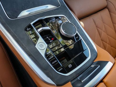 Used 2026 BMW X5 sDrive40i w/ Premium Package image 19