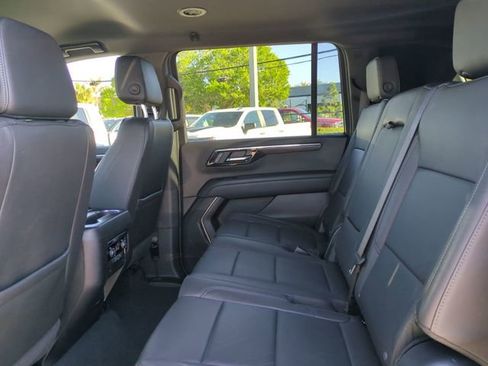 Certified 2025 Chevrolet Suburban Z71 image 17