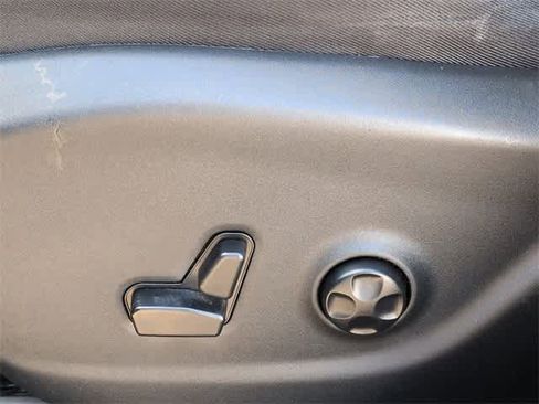 Used 2019 Jeep Cherokee Latitude Plus image 17