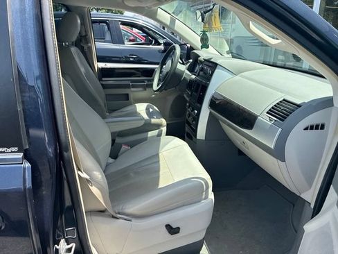 Used 2009 Dodge Grand Caravan SXT FWD image 18