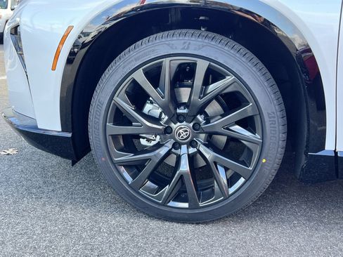 New 2025 Toyota Crown Signia image 5