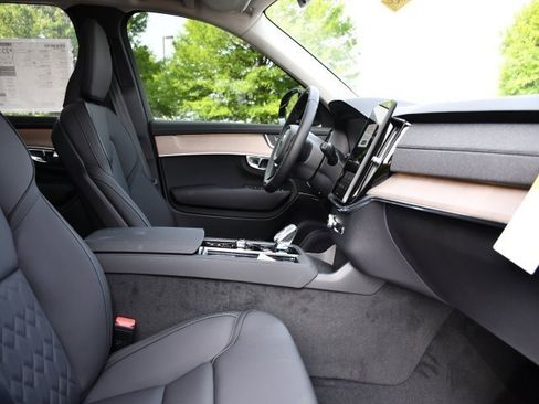 New 2025 Volvo XC90 B6 Plus image 30