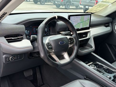 Used 2025 Ford Explorer Active w/ Active Comfort Package RWD image 4