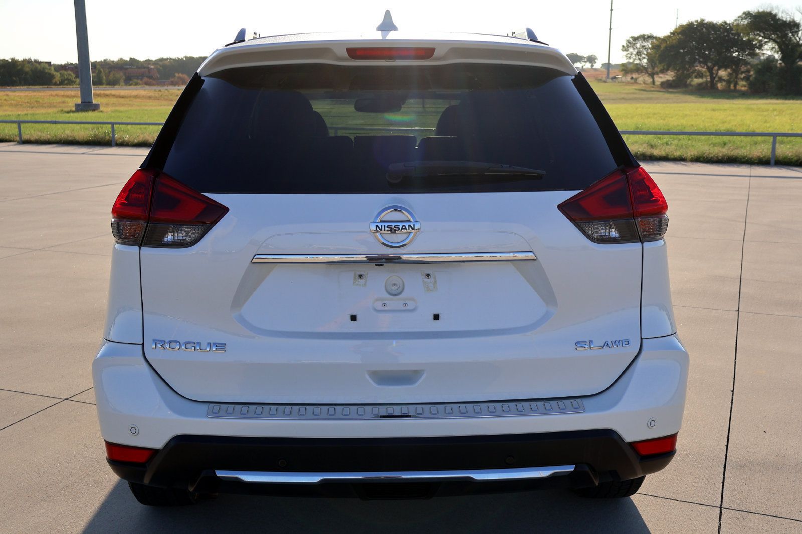 Used 2019 Nissan Rogue SL w/ Premium Package AWD/4WD image 7