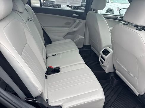 Certified 2022 Volkswagen Tiguan SE R-Line image 32