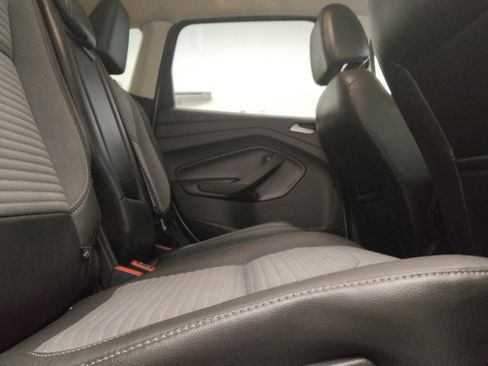 Used 2017 Ford Escape SE w/ Equipment Group 201A FWD image 19