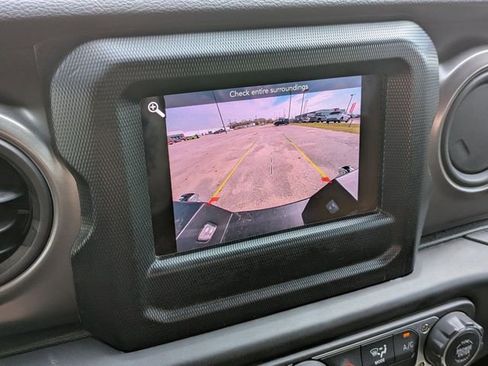 Used 2023 Jeep Gladiator Willys image 21