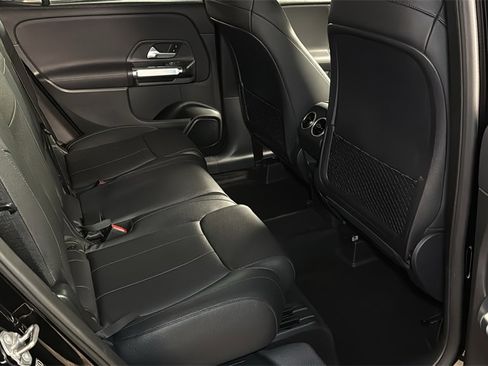 Used 2021 Mercedes-Benz GLB 250 4MATIC image 13