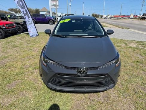 Used 2025 Toyota Corolla LE FWD image 2