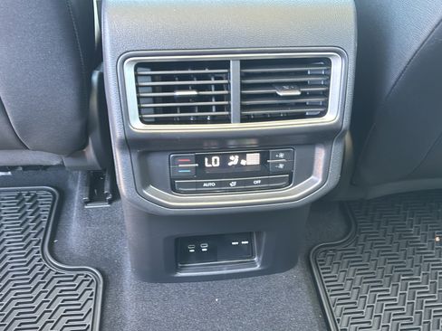 New 2026 Volkswagen Atlas Peak Edition AWD/4WD image 16