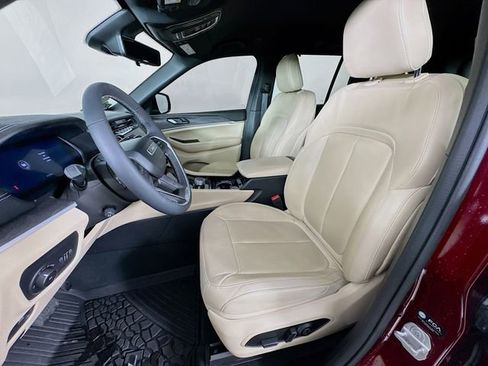 Used 2023 Jeep Grand Cherokee Limited w/ Luxury Tech Group II AWD/4WD image 23