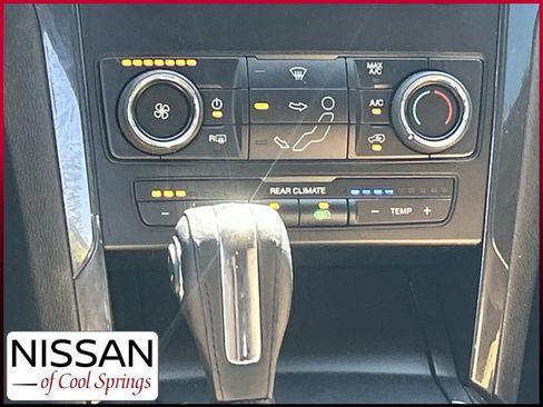 Used 2018 Ford Explorer XLT FWD image 26