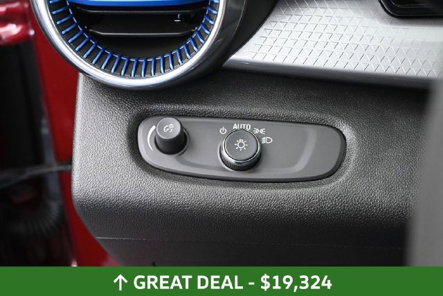 Used 2025 Chevrolet Trax LT FWD image 35