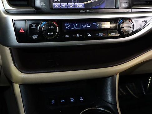 Used 2015 Toyota Highlander Limited image 23