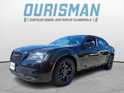 Certified 2023 Chrysler 300 Touring w/ Sport Appearance Package RWD image 3