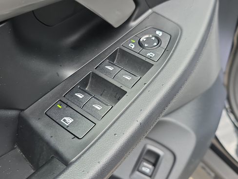 Used 2025 BMW 530i w/ Premium Package image 23