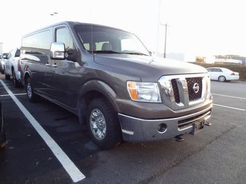 Used 2016 Nissan NV 3500 SL image 3
