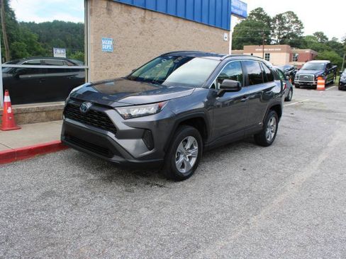 Used 2022 Toyota RAV4 LE AWD/4WD image 3