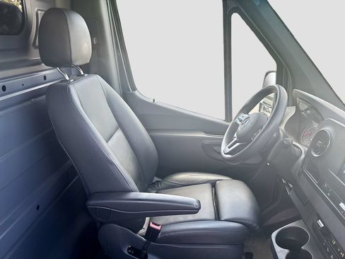 Used 2024 Mercedes-Benz Sprinter 2500 image 19