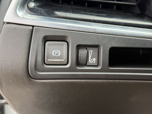 Used 2023 Cadillac XT6 Premium Luxury FWD image 27