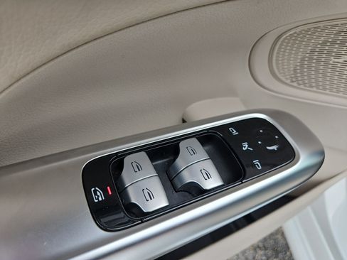 Used 2024 Mercedes-Benz C 300 Sedan image 21