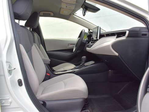 Used 2021 Toyota Corolla LE image 26