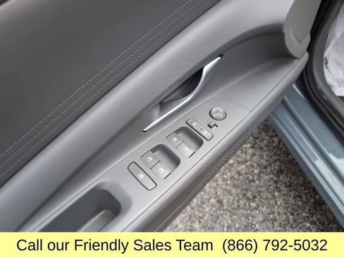 Used 2023 Hyundai Elantra SEL FWD image 13