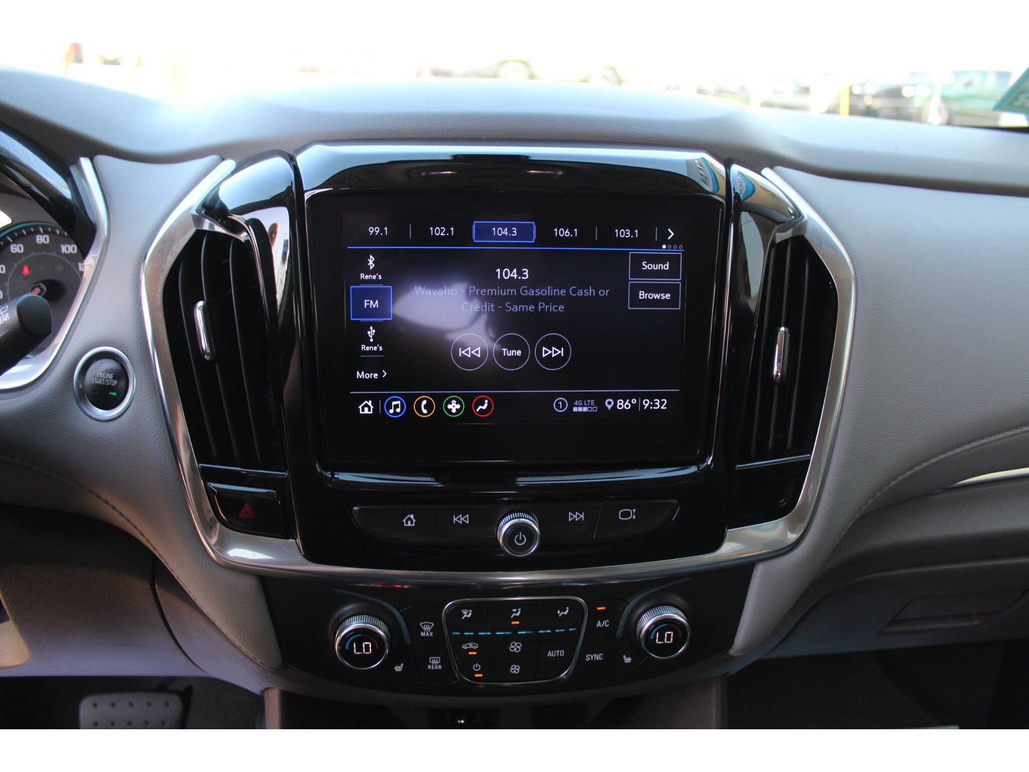 Used 2021 Chevrolet Traverse LT FWD image 11