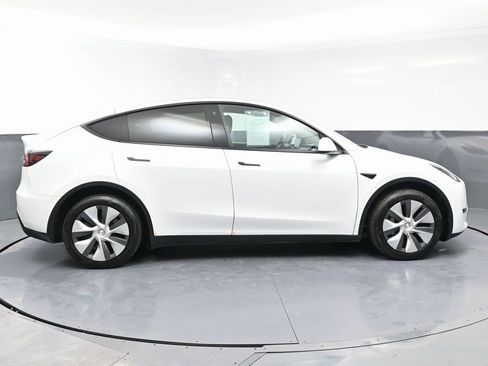 Used 2022 Tesla Model Y Long Range image 7