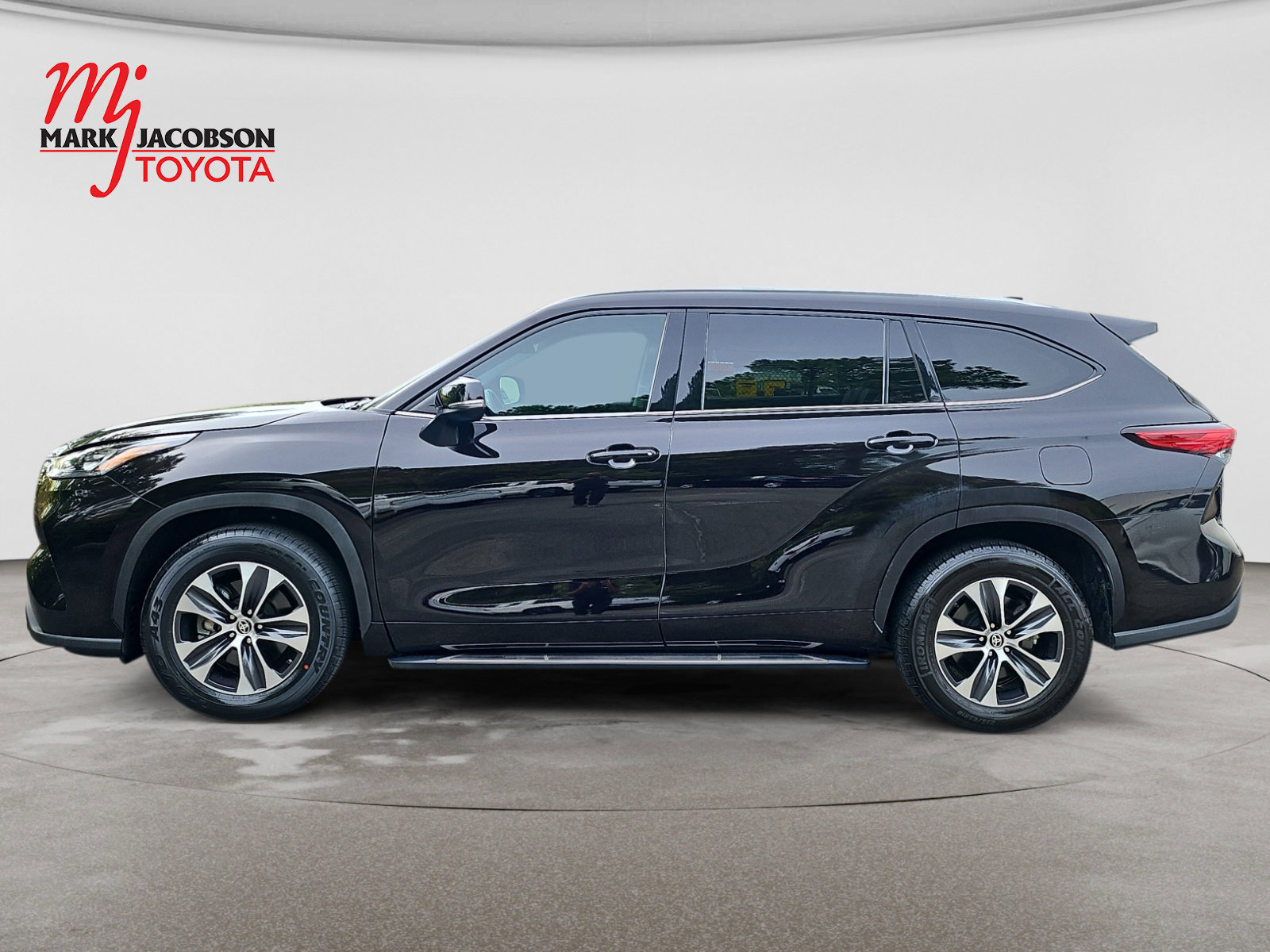 Used 2020 Toyota Highlander XLE FWD image 15