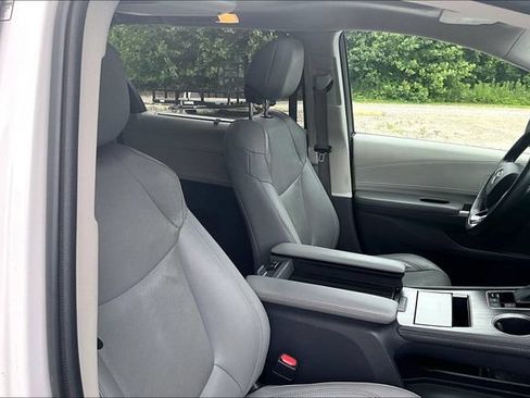 Used 2022 Toyota Sienna Limited AWD/4WD image 7