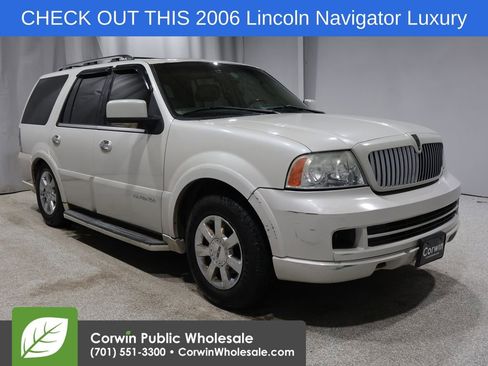 Used 2006 Lincoln Navigator Luxury image 1