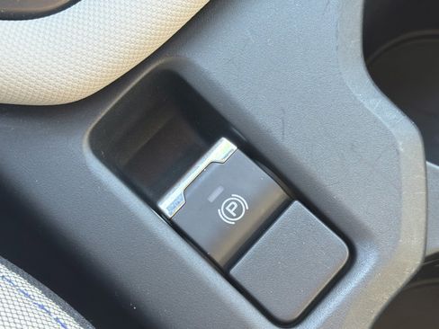 Certified 2025 Subaru Forester image 37